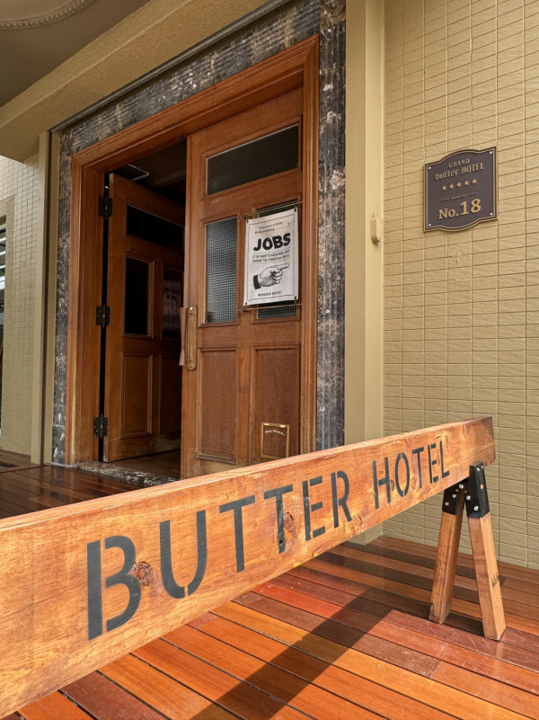 台中人氣手信店BUTTER HOTEL 復古洗衣部+奶油浴場等超多打卡位 必買限定「太陽奶油餅乾」 