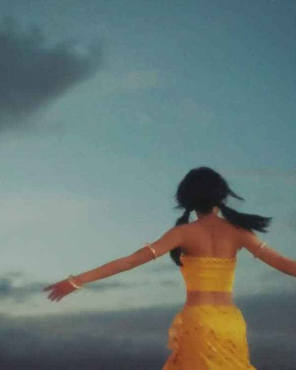 林明禎新歌預告大派福利！突破性感尺度露美臀險走光 ! 