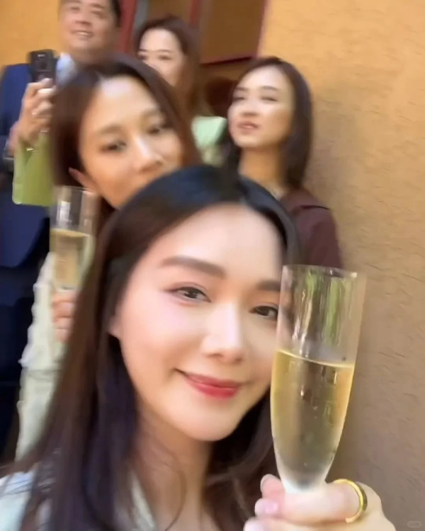 網民深圳巧遇TVB小生 素顏加背心 意外揭返老還童皮膚狀態