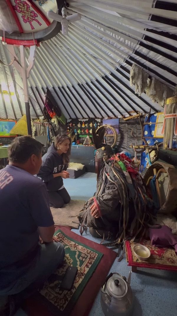 官恩娜獨遊蒙古教2招「自救」 拜訪巫師被對方爆一事嚇到喊 