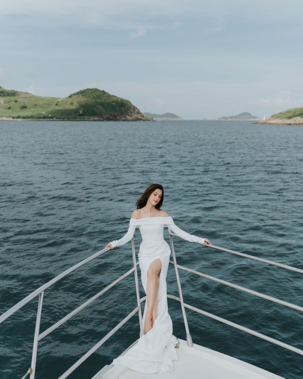 陳凱琳背心短裙遊馬來西亞獲讚似中學生！噴血性感蕾絲內衣出席活動！ 