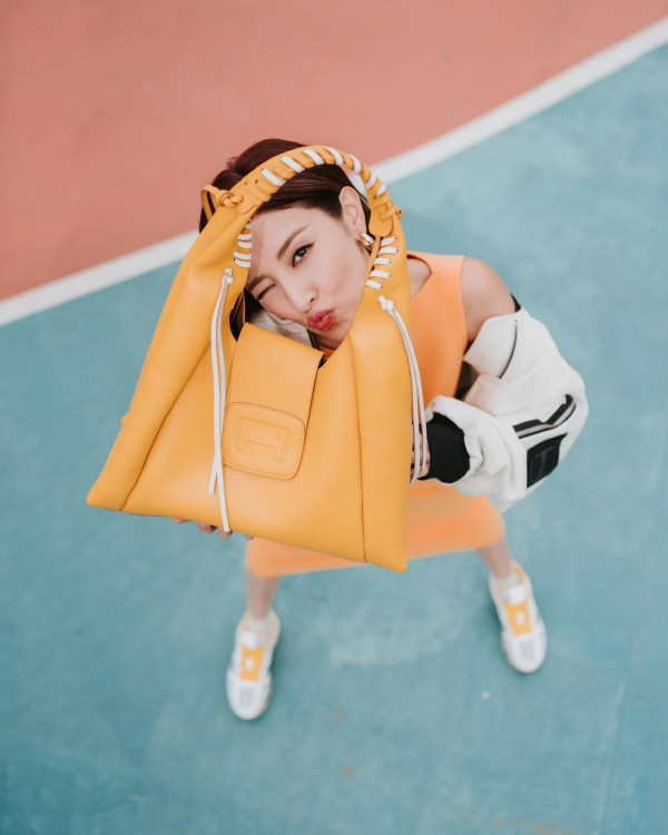 陳凱琳背心短裙遊馬來西亞獲讚似中學生！噴血性感蕾絲內衣出席活動！ 