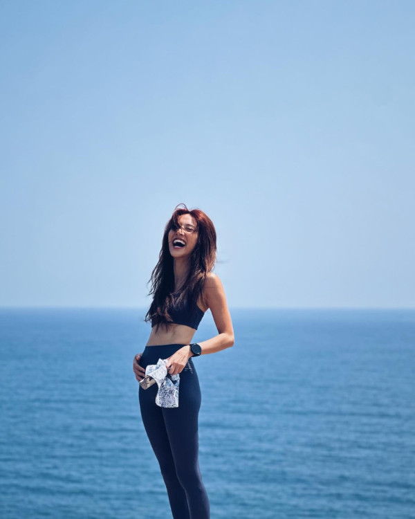 陳凱琳背心短裙遊馬來西亞獲讚似中學生！噴血性感蕾絲內衣出席活動！ 