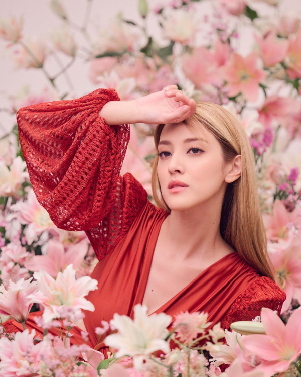 陳凱琳背心短裙遊馬來西亞獲讚似中學生！噴血性感蕾絲內衣出席活動！ 