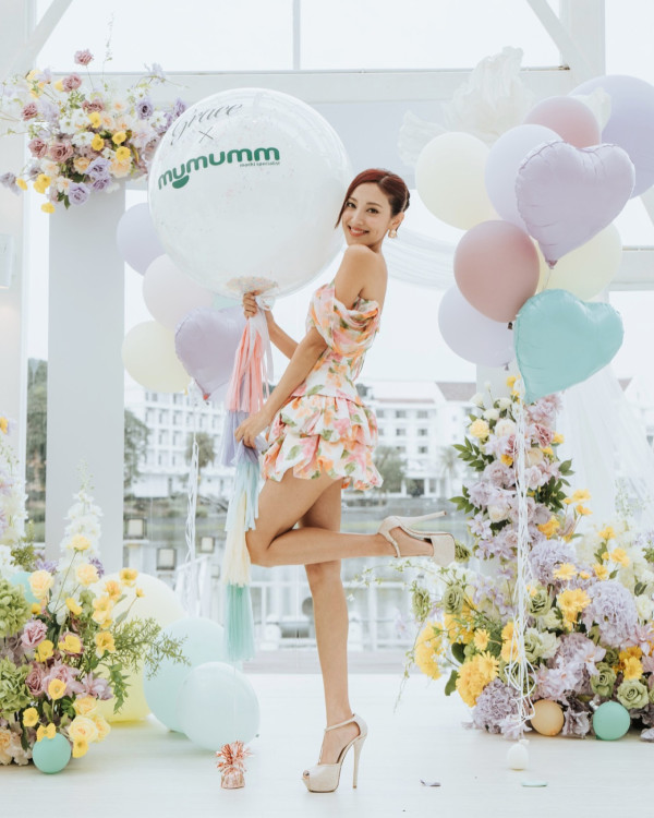 陳凱琳背心短裙遊馬來西亞獲讚似中學生！噴血性感蕾絲內衣出席活動！ 