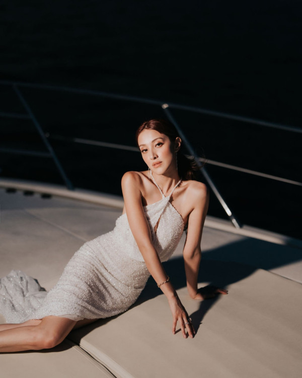 陳凱琳背心短裙遊馬來西亞獲讚似中學生！噴血性感蕾絲內衣出席活動！ 