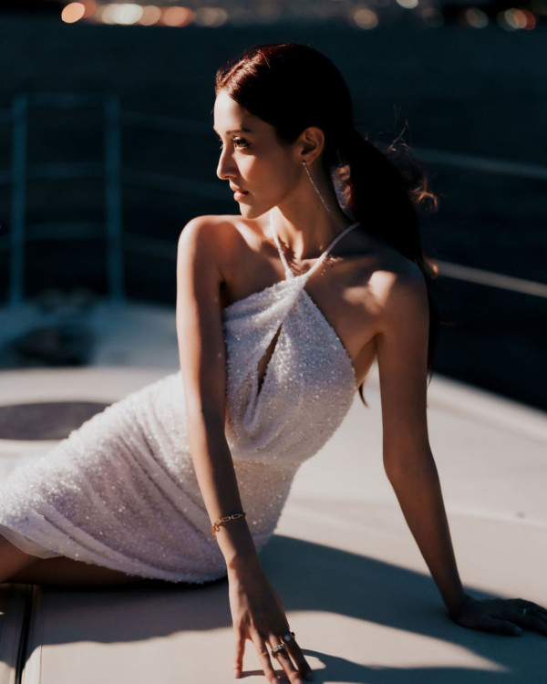 陳凱琳背心短裙遊馬來西亞獲讚似中學生！噴血性感蕾絲內衣出席活動！ 