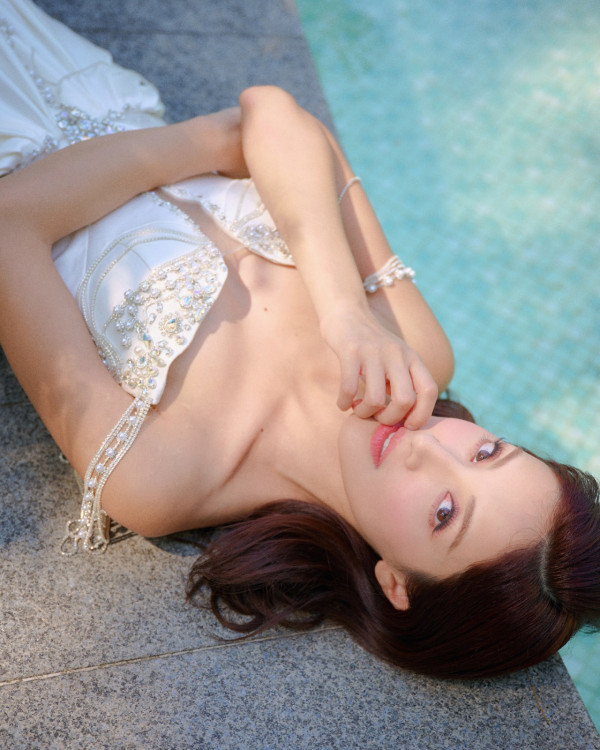 陳凱琳背心短裙遊馬來西亞獲讚似中學生！噴血性感蕾絲內衣出席活動！ 