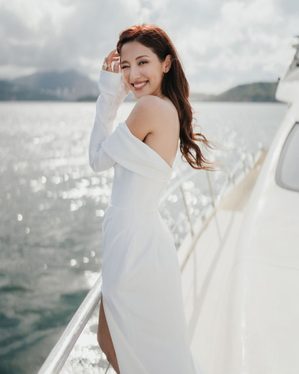 陳凱琳背心短裙遊馬來西亞獲讚似中學生！噴血性感蕾絲內衣出席活動！ 