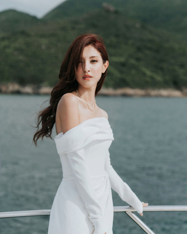 陳凱琳背心短裙遊馬來西亞獲讚似中學生！噴血性感蕾絲內衣出席活動！ 