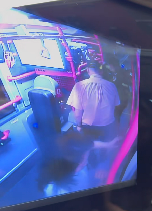 熱心機場巴士司機幫所有乘客搬行李 網民親手整1紀念品送贈表揚！ 