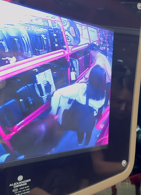 熱心機場巴士司機幫所有乘客搬行李 網民親手整1紀念品送贈表揚！ 