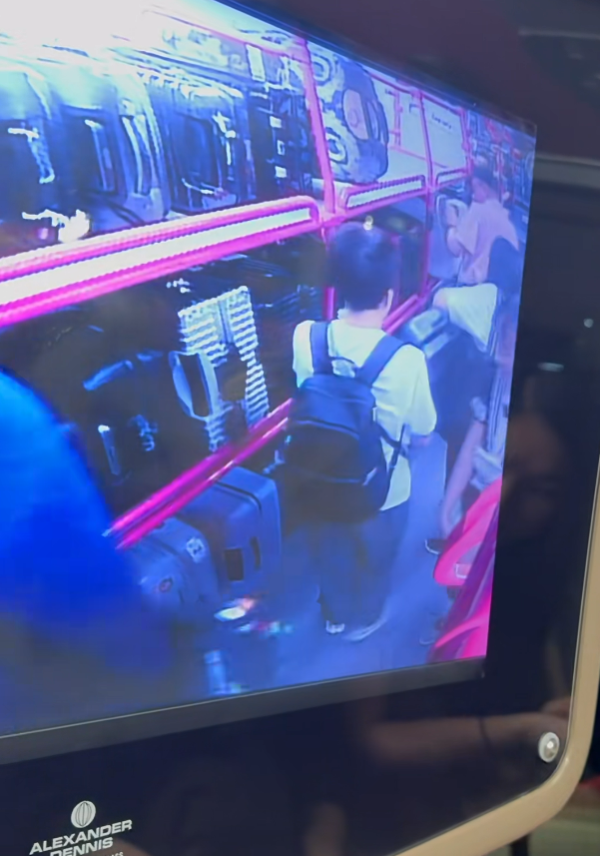 熱心機場巴士司機幫所有乘客搬行李 網民親手整1紀念品送贈表揚！ 