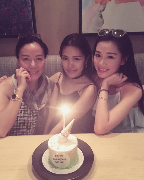 鄧麗欣登海拔5200米珠峰大本營賀41歲生日 曬零妝自拍獲封「顏值最高峰」