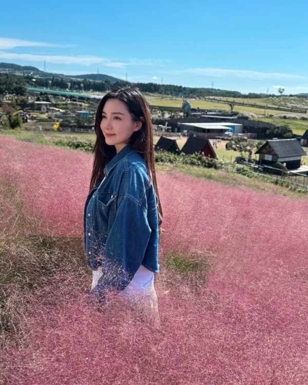 鄧麗欣登海拔5200米珠峰大本營賀41歲生日 曬零妝自拍獲封「顏值最高峰」