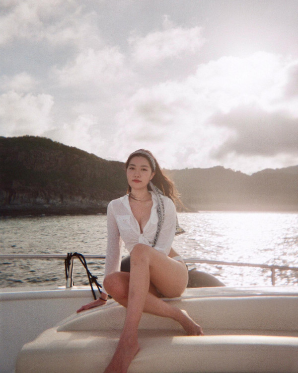 鄧麗欣登海拔5200米珠峰大本營賀41歲生日 曬零妝自拍獲封「顏值最高峰」