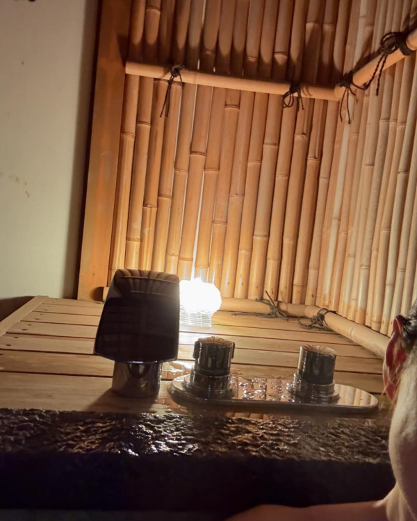 前TVB主持英國大屋放煙花 被指越搬越富貴 曾偷拍鄰居惹爭議 