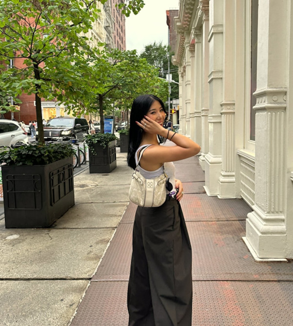 前TVB主持英國大屋放煙花 被指越搬越富貴 曾偷拍鄰居惹爭議 