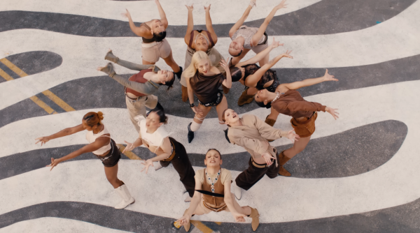 Jennie出席婚禮衣著被批唔尊重!粉絲即護航解釋背後原因!