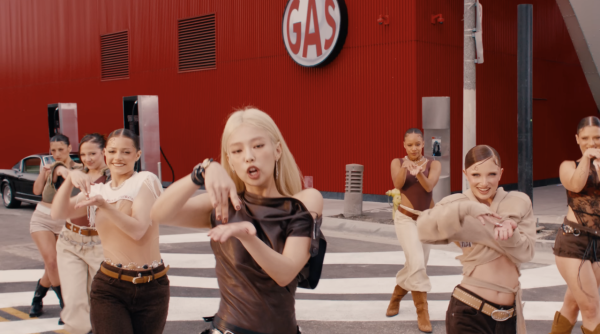 Jennie出席婚禮衣著被批唔尊重!粉絲即護航解釋背後原因!