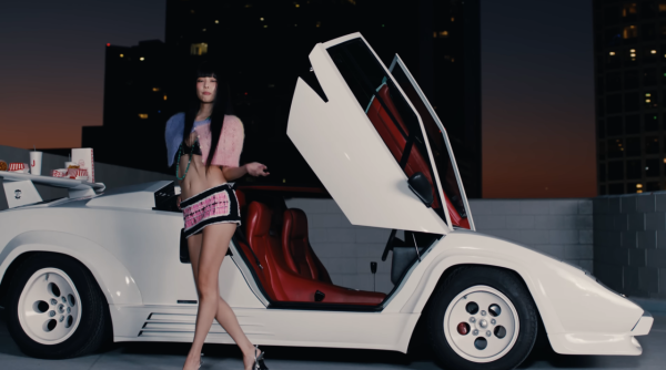 Jennie出席婚禮衣著被批唔尊重!粉絲即護航解釋背後原因!