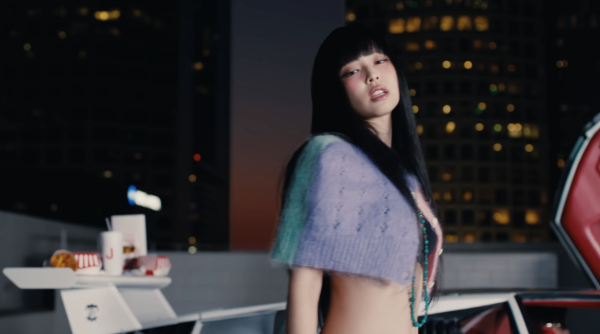 Jennie出席婚禮衣著被批唔尊重!粉絲即護航解釋背後原因!