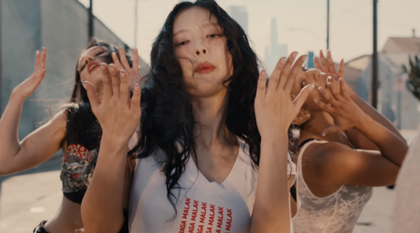 Jennie出席婚禮衣著被批唔尊重!粉絲即護航解釋背後原因!