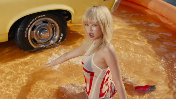 Jennie出席婚禮衣著被批唔尊重!粉絲即護航解釋背後原因!