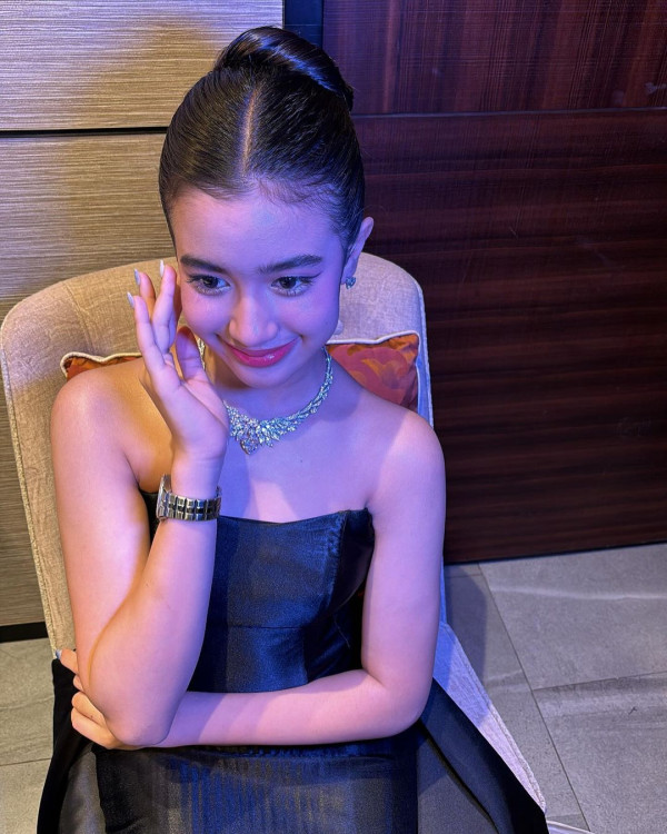 Lisa@BLACKPINK坐私人飛機抵台 粉絲冒雨接機緣慳一面爆喊 