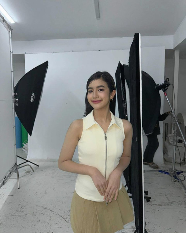 Lisa@BLACKPINK坐私人飛機抵台 粉絲冒雨接機緣慳一面爆喊 