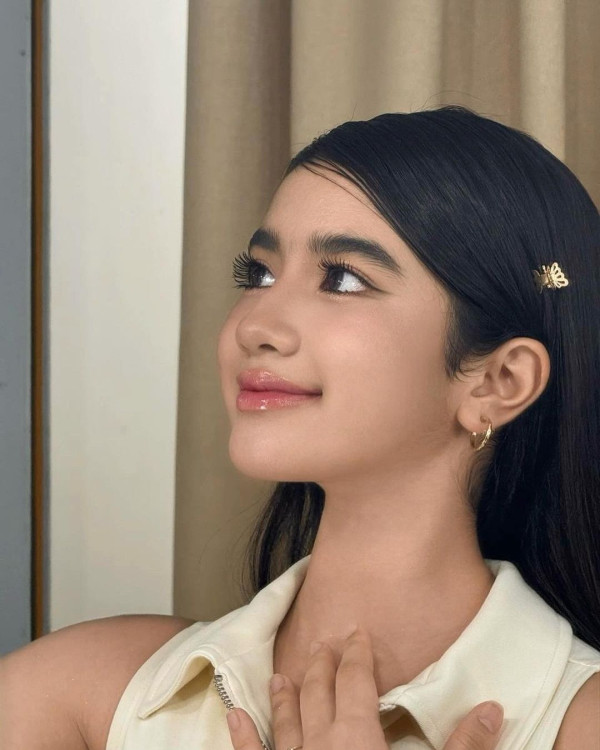 Lisa@BLACKPINK坐私人飛機抵台 粉絲冒雨接機緣慳一面爆喊 