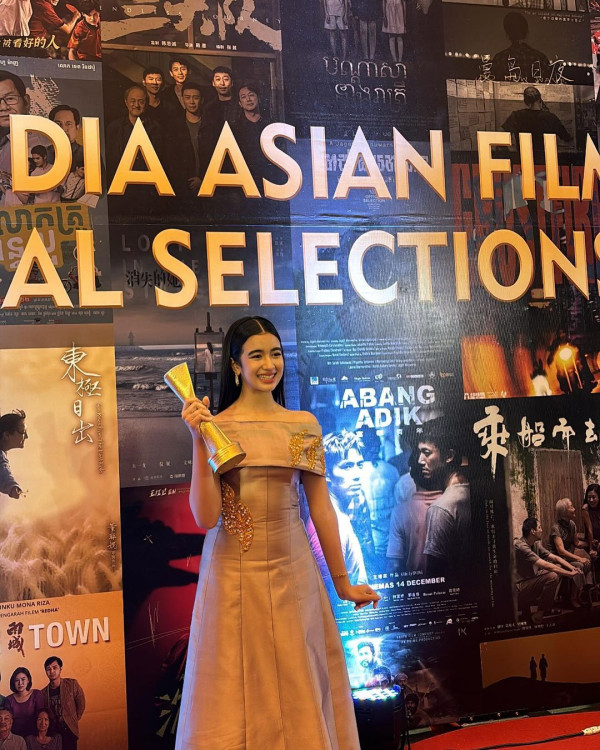 Lisa@BLACKPINK坐私人飛機抵台 粉絲冒雨接機緣慳一面爆喊 