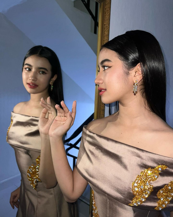 Lisa@BLACKPINK坐私人飛機抵台 粉絲冒雨接機緣慳一面爆喊 