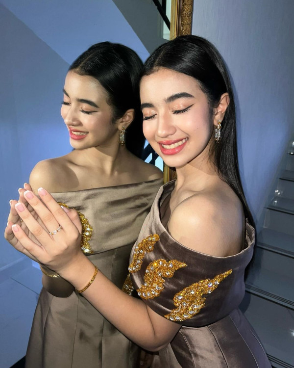 Lisa@BLACKPINK坐私人飛機抵台 粉絲冒雨接機緣慳一面爆喊 