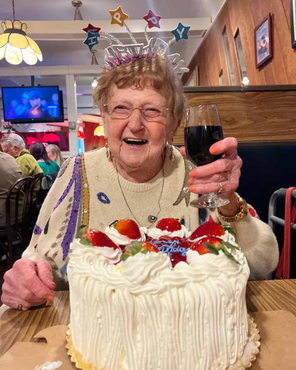 94歲網紅婆婆擁千萬粉絲 樂於以幽默笑看人生