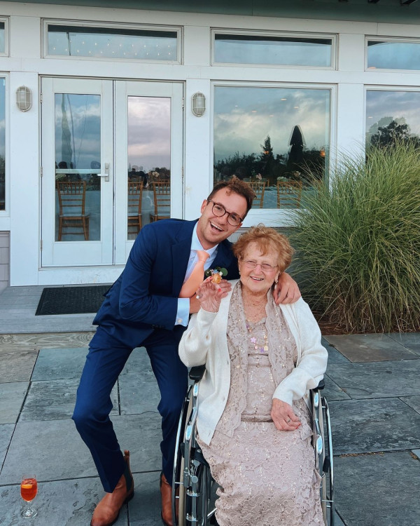 94歲網紅婆婆擁千萬粉絲 樂於以幽默笑看人生