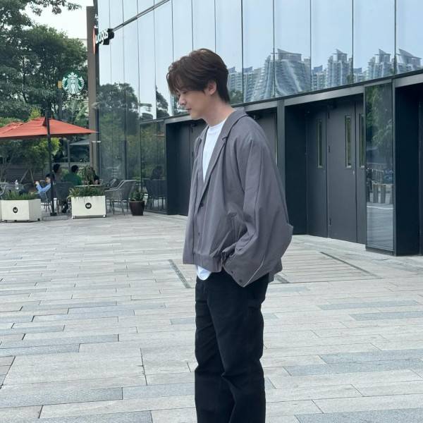 網民機場偶遇李澤楷等飛機！身旁零保鑣！手持驚喜1物勁慳錢 