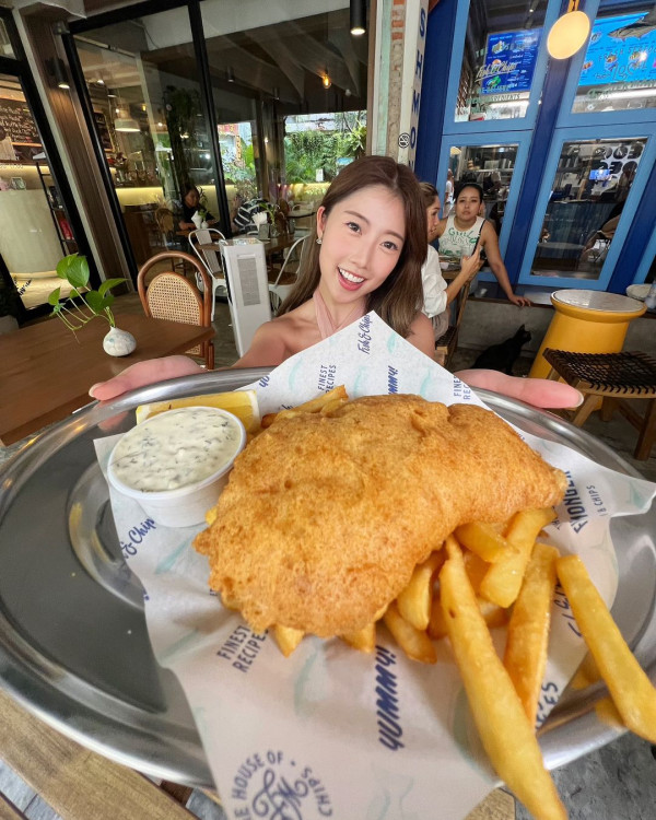 前J2小花離巢遊韓性感解放!突破底線晒T字泳褲露美臀!