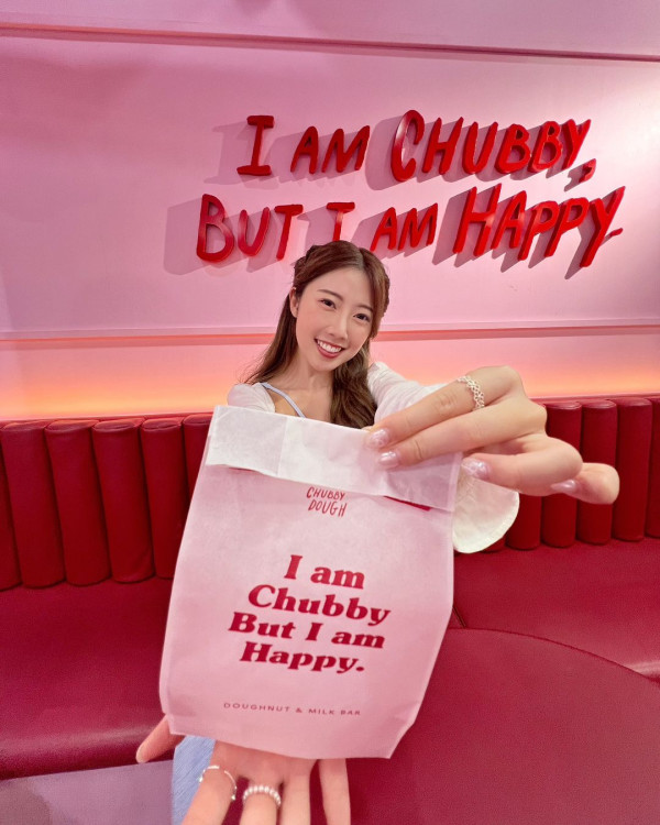 前J2小花離巢遊韓性感解放!突破底線晒T字泳褲露美臀!