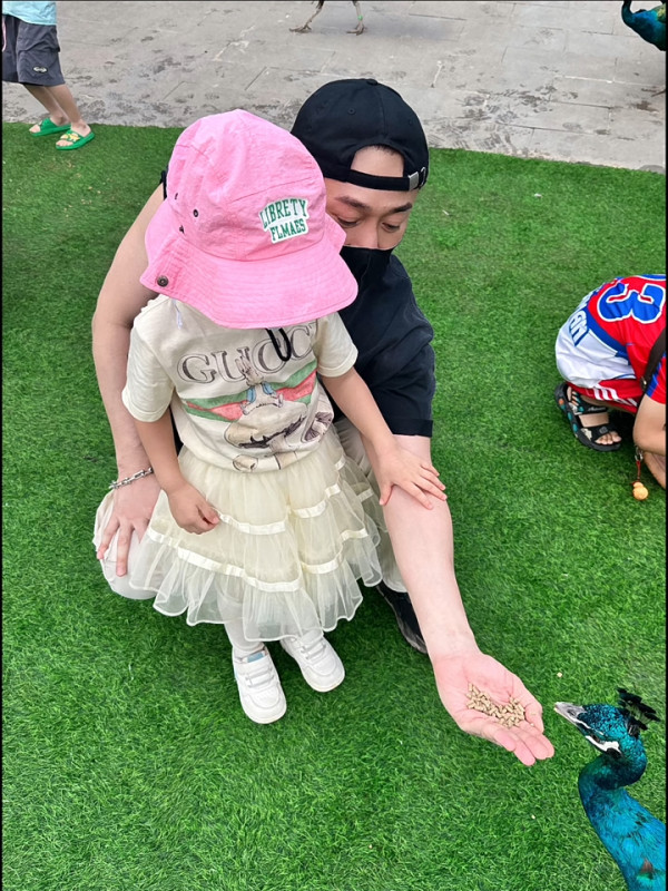 42歲黃翠如最新近照驚現牙籤腳！網民指「又瘦咗」曾被傳孕味濃 