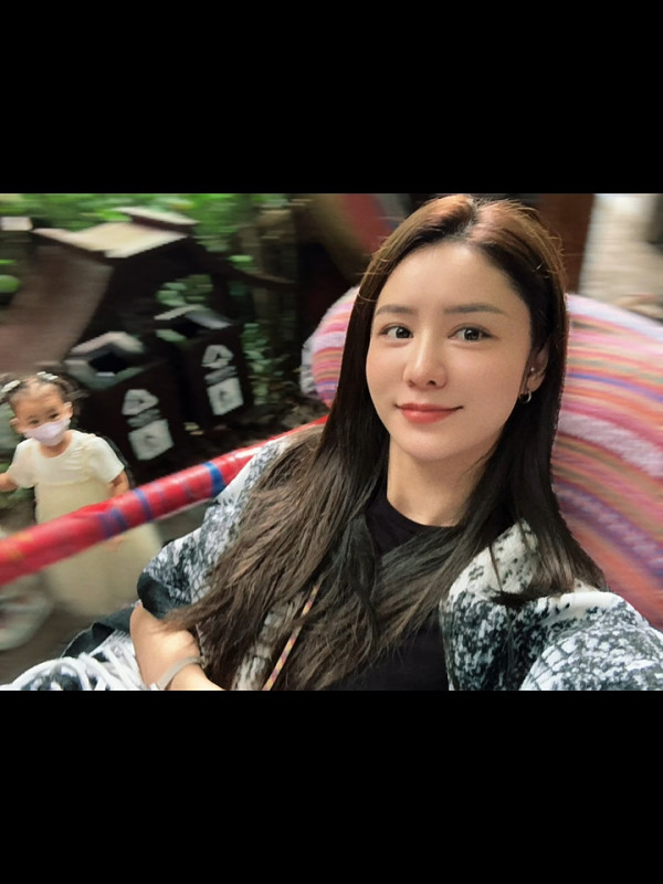 42歲黃翠如最新近照驚現牙籤腳！網民指「又瘦咗」曾被傳孕味濃 