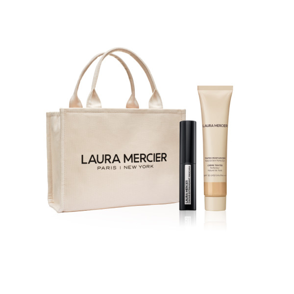 $2,500獨家購物禮遇   購買產品滿HK$2,500 (包括套裝) 額外送  •  輕透水凝潤色粉底旅行裝  •  精選彩妝旅行套裝  (價值：HK$640) 