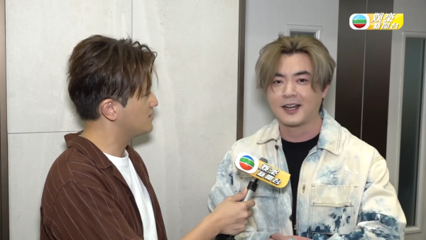 網民機場偶遇李澤楷等飛機！身旁零保鑣！手持驚喜1物勁慳錢 