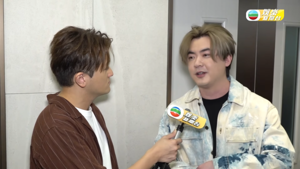 網民機場偶遇李澤楷等飛機！身旁零保鑣！手持驚喜1物勁慳錢 