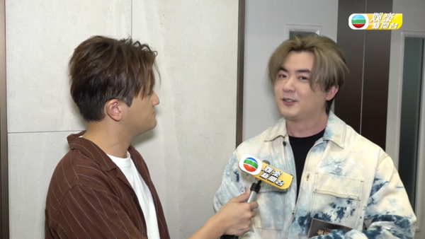 網民機場偶遇李澤楷等飛機！身旁零保鑣！手持驚喜1物勁慳錢 