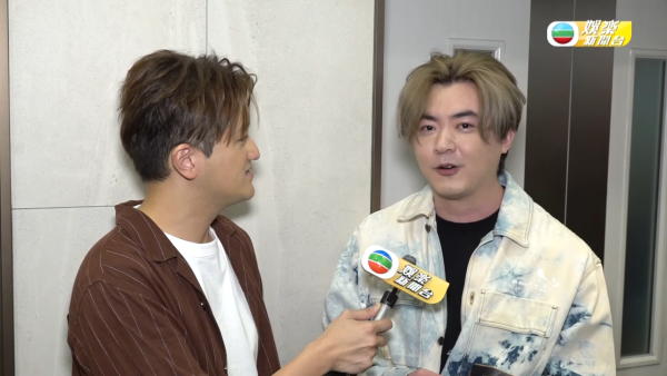 網民機場偶遇李澤楷等飛機！身旁零保鑣！手持驚喜1物勁慳錢 