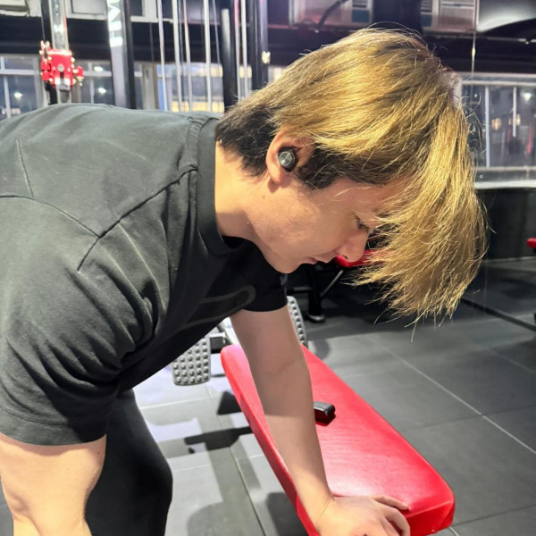 網民機場偶遇李澤楷等飛機！身旁零保鑣！手持驚喜1物勁慳錢 