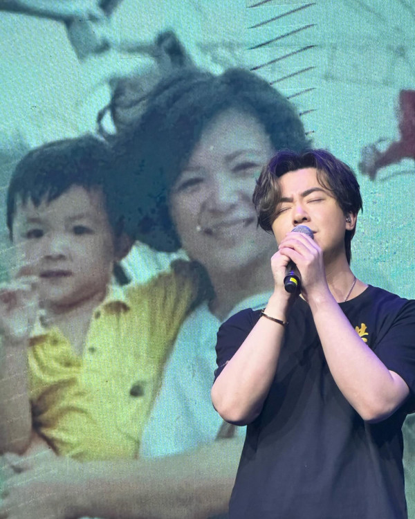 網民機場偶遇李澤楷等飛機！身旁零保鑣！手持驚喜1物勁慳錢 