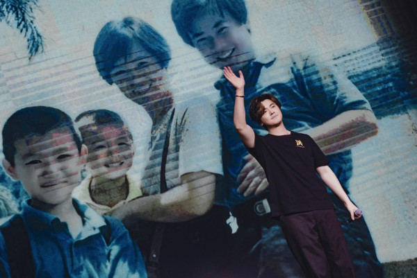 網民機場偶遇李澤楷等飛機！身旁零保鑣！手持驚喜1物勁慳錢 