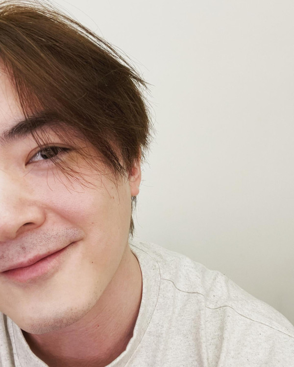 網民機場偶遇李澤楷等飛機！身旁零保鑣！手持驚喜1物勁慳錢 